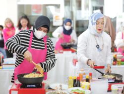 Sambut Hari Ibu, IWABA, bersama TP PKK Makassar Gelar Lomba Masak