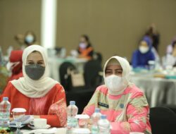 Sosialisasi Pedoman Penyelenggaraan Gerakan PKK, Indira Jusuf Ismail Bahas Stunting dan Tuberkulosis