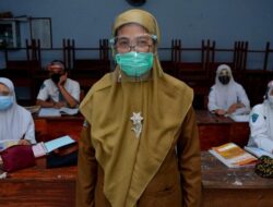 Selamat, 300 Ribu Guru Honorer akan Terima Gaji ASN Tahun Ini