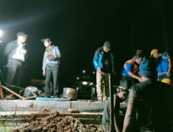 Malam malam Penjabat Direktur Utama PDAM Makassar Beni Iskandar, Pantau Pemasangan Kebocoran Pipa