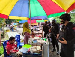 Omicron Melonjak, Brimob Bone Imbau Warga Untuk Waspada Dan Taat Prokes