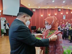 Rektor UNM Lantik Sejumlah Pejabat dan Beri Sumpah PNS Lingkup UNM
