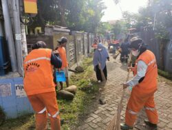 Laksanakan Sabtu Bersih, Lurah Antang Sekaligus Sosialisasikan SKRD dan Vaksinasi