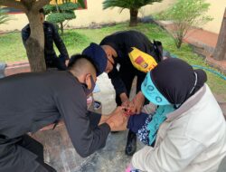 Respon Cepat Brimob Bone Bantu Korban Lakalantas