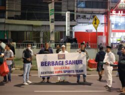Benteng Kupa  Berbagi Sahur Di Sejumlah Titik Kepada Penguna Jalan di Makassar