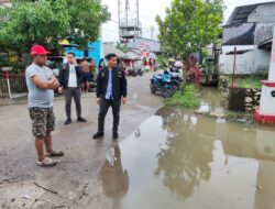 Camat Biringkanaya, Benyamin Tinjau Wilayah yang Terendam Banjir