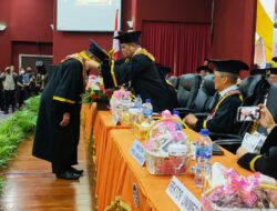 Rektor UNM Kukuhkan Prof Karta Jayadi Sebagai Guru Besar Antropologi Seni, Dapat Hadiah Istimewa dari Putrinya