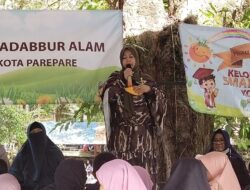 Erna Rasyid Taufan Ajari Anak Bersyukur Di Acara Penerimaan Rapor SDIT KH Ahmad Dahlan