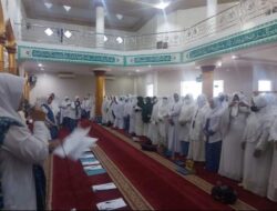 Hj. Wiwiek Purnamaningsih Ketua BKMT Cabang Biringkanaya Melantik 12 Pengurus Majelis Taklim Dan 1 Pengurus Permata BKMT
