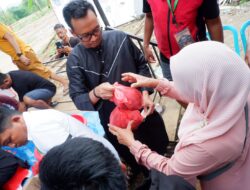 Kurban 5 Ekor Sapi, Owner Benteng Kupa Ismail Manda Bagikan Daging Kepada Warga yang Berhak