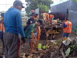 Sabtu Bersih, Lurah Bangkala bersama PJ Ketua RT dan RW Kompak Bersihkan Lorong Wisata