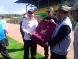 Tinjau Kesiapan Stadion GBH Helat Liga 1 , Taufan Pawe Dapat Jersey PSM No 01 Dari Manajemen PSM