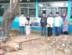 Rakayan Idul Adha, IKA SMA Negeri 6 Makassar Berbagi Daging Kurban