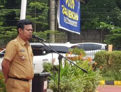 Sekcam Biringkanya Pimpin Apel Pagi di Halaman Kantor Camat