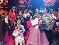 Miss Global World Peragakan Busana Etnik Rancangan Erna Rasyid Taufan di KancaInternasional