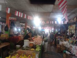 Unik, Dalam Rangka HUT RI ke 77 Sejumlah Pedagang Pasar Maricaya Gelar Lomba Tangkap Ayam