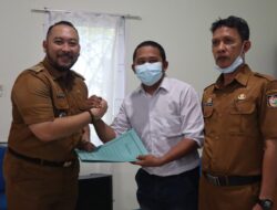 Serah Terima SK Pj Ketua LPM Kelurahan, Camat Eang: LPM & Lurah Ibarat Suami Dan Istri