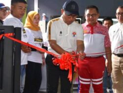 Hamka Hendra Noer Dan Marten Taha Menikmati Permainan Badminton Usai Resmikan Gedung Olahraga Bulu Tangkis