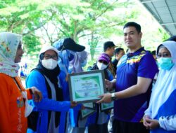HKN Ke-58, Bupati Serahkan Penghargaan Nakes Teladan