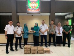 Ketua TP PKK Kecamatan Panakkukang Serahkan Telur Ayam Untuk Cegah Stunting