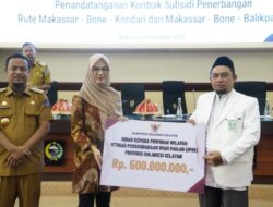 Berdayakan Imam Masjid dan Keluarga, Gubernur Sulsel Serahkan Dana Hibah Rp500 Juta