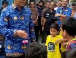Walikota Memasyarakat, Danny Pomanto Bermain Katto-katto’ Bersama Anak-anak