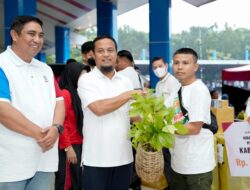 Gerak Jalan Anti Mager di Maros, Gubernur Sulsel Bagi Bibit Kopi ke Masyarakat