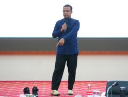 Dorong Penggunakan Produk Dalam Negeri, Gubernur Andi Sudirman Kenakan Sepatu dari UMKM di Maros