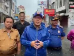 Hampir Seluruh Wilayah Terendam Banjir di Makassar, Danny Pomonto Turun Pantau Keselamatan Warga