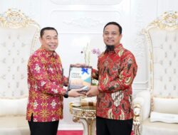 Kepala Perwakilan BPKP Sulsel Serahkan Laporan Hasil Pengawasan Daerah kepada Gubernur Sulsel