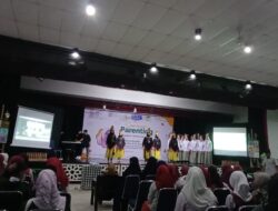 Persembahkan Piala dan Uang Tunai pada Trial Class SMP Islam Athirah 1 Makassar