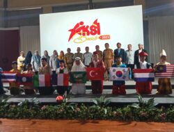 Kenakan Baju Adat Berbagai Negara, SMP Islam Athirah Bukit Baruga Gelar Aksi Bumi 2023