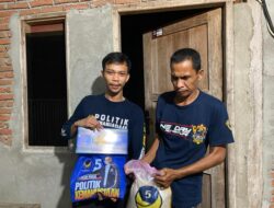 Relawan RMS Berbagi Sembako saat Sahur, Ketuk Pintu ke Pintu