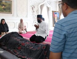 Gubernur Sulsel Melayat dan Sampaikan Belasungkawa Berpulangnya Rapsel Ali