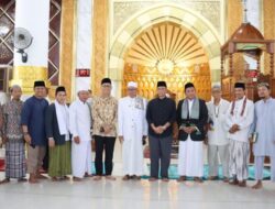 Bersama Jamaah Masjid Agung Ummul Quraa, Amran Mahmud Saksikan Fenomena Gerhana Matahari Usai Shalat Gerhana