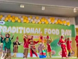 Cintai Budaya dan Makanan Khas Indonesia, Siswa Kelas 5 SD Islam Athirah 1 Makassar Gelar Traditional Food Day