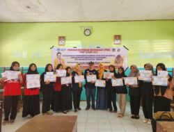 Pengabdi Dosen FSD UNM: PKM Pelatihan Merias Henna Pada Remaja Putri di Lalampanua Pamboang