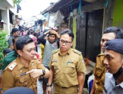 Tinjau Kebakaran di Lorong Ballaparang 3, Camat Rappocini Bersama Staf Berikan Bantuan