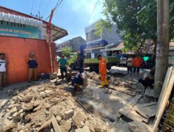 Tim Satgas Pemeliharaan Jalan Dinas PU Makassar Lakukan Perbaikan Jalan di Kecamatan Bontoala