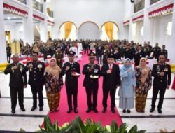 Penjabat Gubernur Gorontalo, Ismail Pakaya Bersama Istri, Hadiri Peringatan HUT ke-77 Bhayangkara