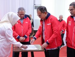 Lantik Lembaga Bisnis-Ekonomi IKA Unhas, Danny: Kita Kembangkan Ekonomi dari Selatan Sulsel