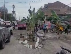 Pimpinan DPRD Sulsel Sarankan Jalan Sehat Anti Mager Lewati Jalan Rusak Sidrap-Soppeng