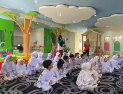 Bangun Minat Baca, Siswa-Siswi SD Islam Athirah 1 Makassar Mengadakan Kunjungan Perpustakaan