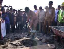 Di Akhir Masa Jabatan, Andi Sudirman Lakukan Peletakan Batu Pertama Pembangunan Tanggul di Takalar