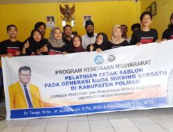 Dosen UNM Latih Pemuda Desa Mirring Polman Sulbar Menyablon Baju