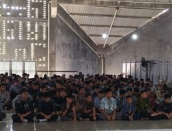 Sambut Hari Batik Nasional, Warga SMP Islam Athirah Bone Kenakan Batik Beragam Motif