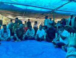 Pesta Panen, Andi Sudirman Duduk Berbincang dan Makan Bareng Warga di Pinggir Sungai
