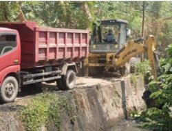 Tunjukkan Respon Cepat, Dinas PU Makassar Bersihkan Sedimentasi di Saluran Air Sekunder