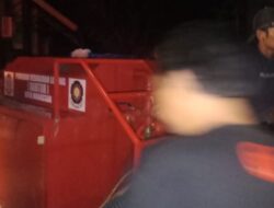 Diduga Akibat Puntung Rokok, Damkar Makassar Padamkan Api di Jalan Lasuloro Raya