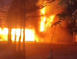 Diduga Karena Korsleting Kipas Angin, Damkar Makassar Padamkan Api di SMPN 8